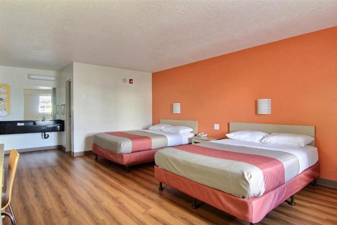 Motel 6-Middleburg Heights, Oh - Cleveland Eksteriør bilde
